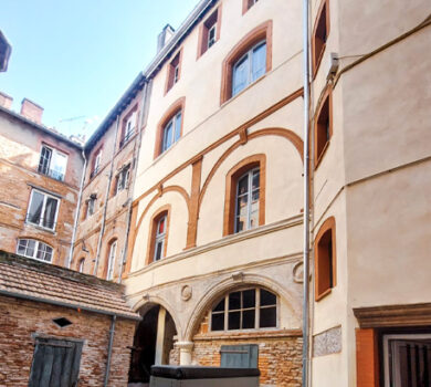 Acrobat travaux ravalement de facade sur bâtiment ancien, sur Toulouse, Lacroix Falgarde et Vieille Toulouse